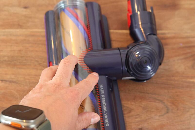 Close up of joints and rollers on the Dyson Gen5detect.